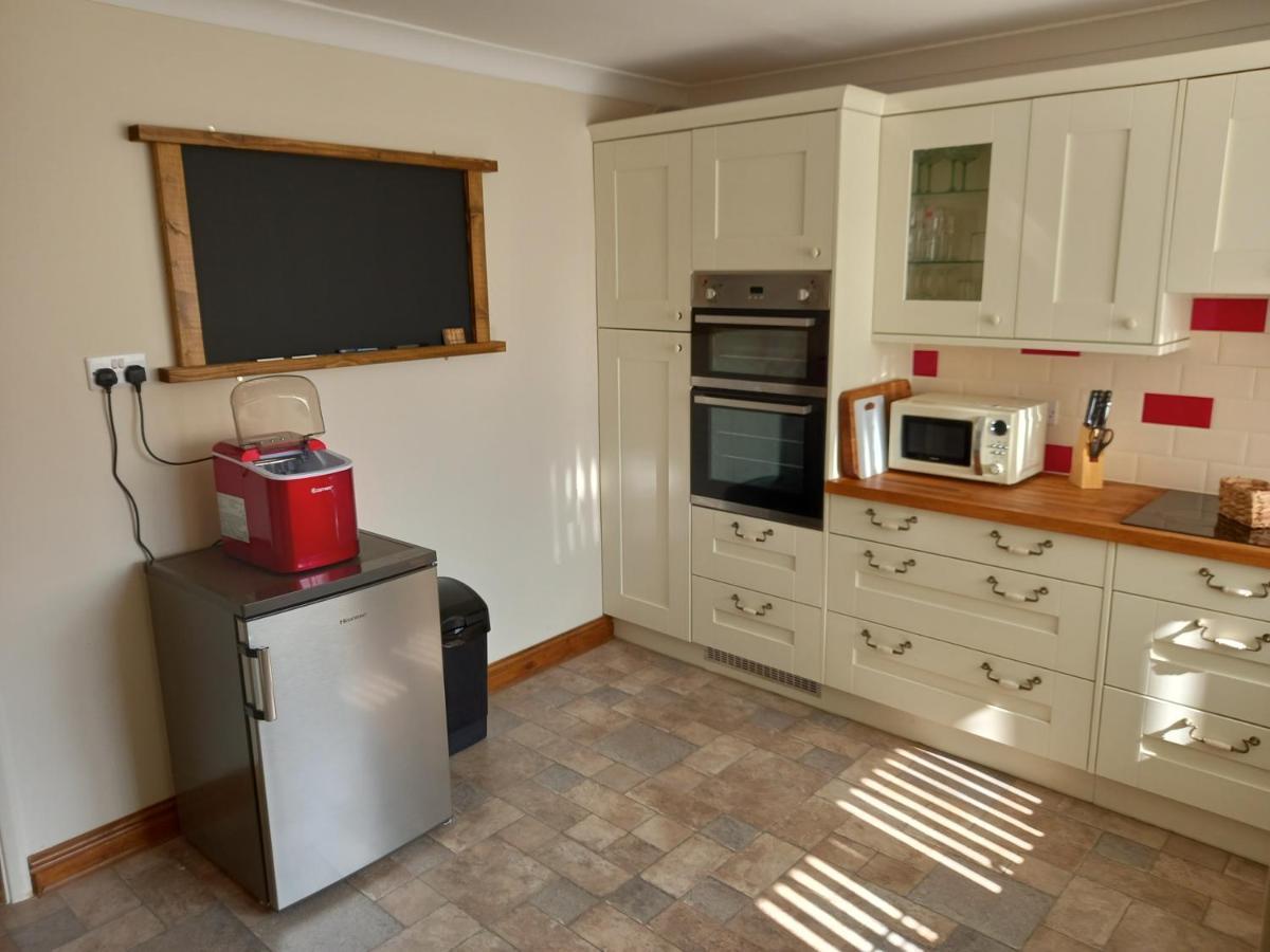 Pet Friendly Beautiful Detached Cottage Close To Spurn Point, Easington And Withersea Kingston upon Hull ภายนอก รูปภาพ